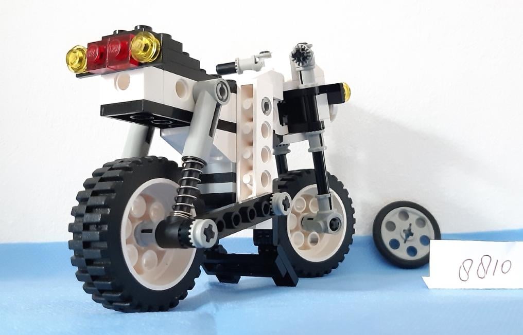 Lego Technic 8810:  Cafe Racer