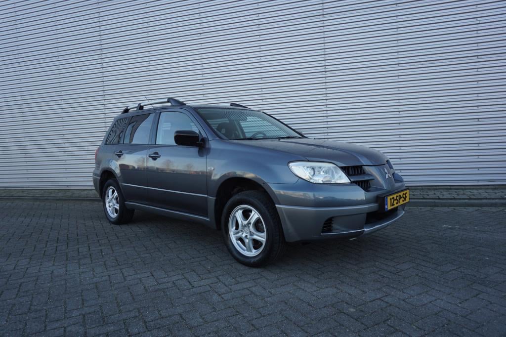 Mitsubishi Outlander 2.0 invite+ airco / cruise / elektr. ramen / trekhaak 