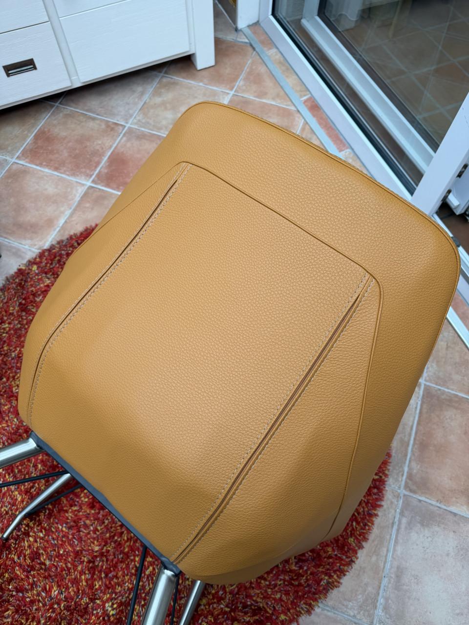 Fauteuils. Skai. Z.g.a.n.