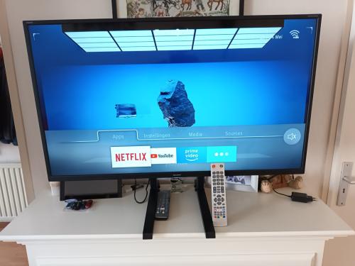 Sharp 40 inch ( 102 cm ) Smart LED TV, type 40BG5E, als NIEUW