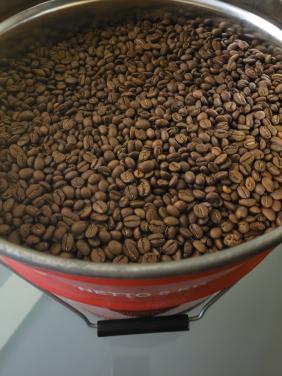Vers gebrande arabica koffiebonen  €10,-/kg