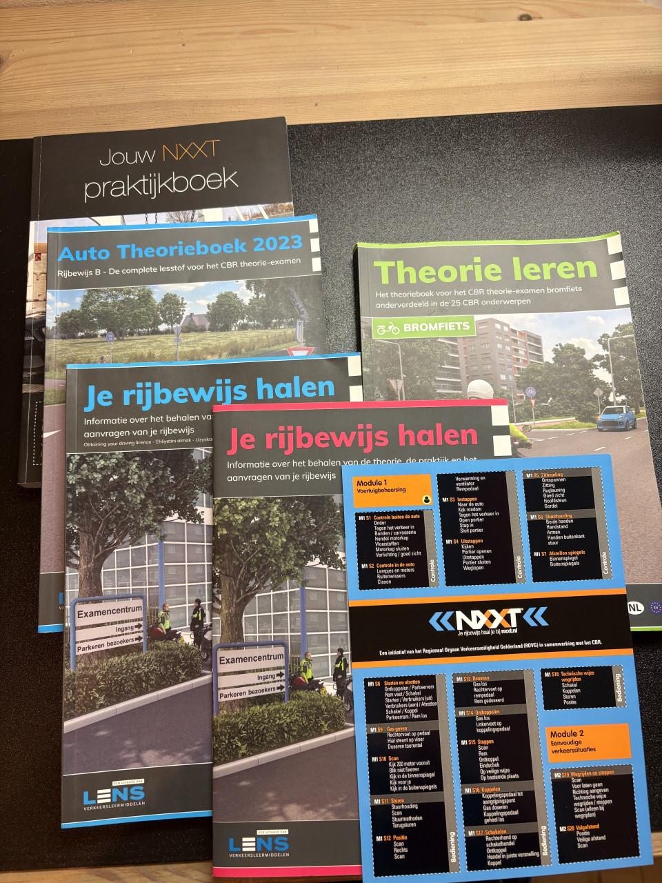 Div. boeken "je rijbewijs halen" auto en bromfiets