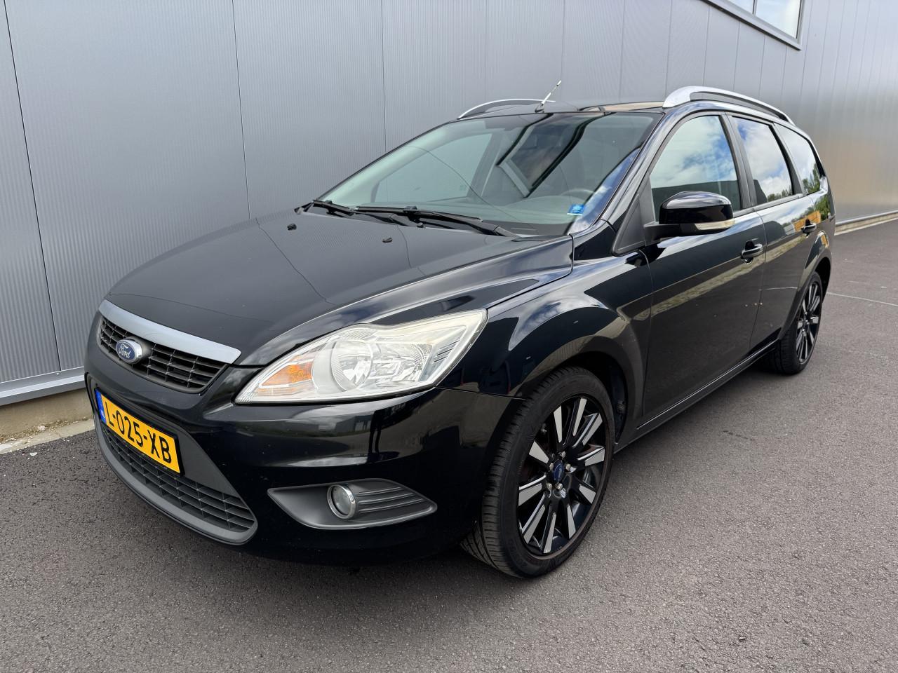 Ford Focus 1.6 Ghia black magic edition!