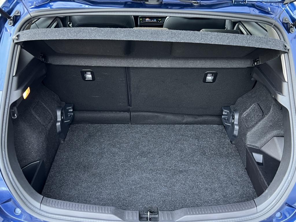 Toyota Auris 1.8 hybrid bus. pro