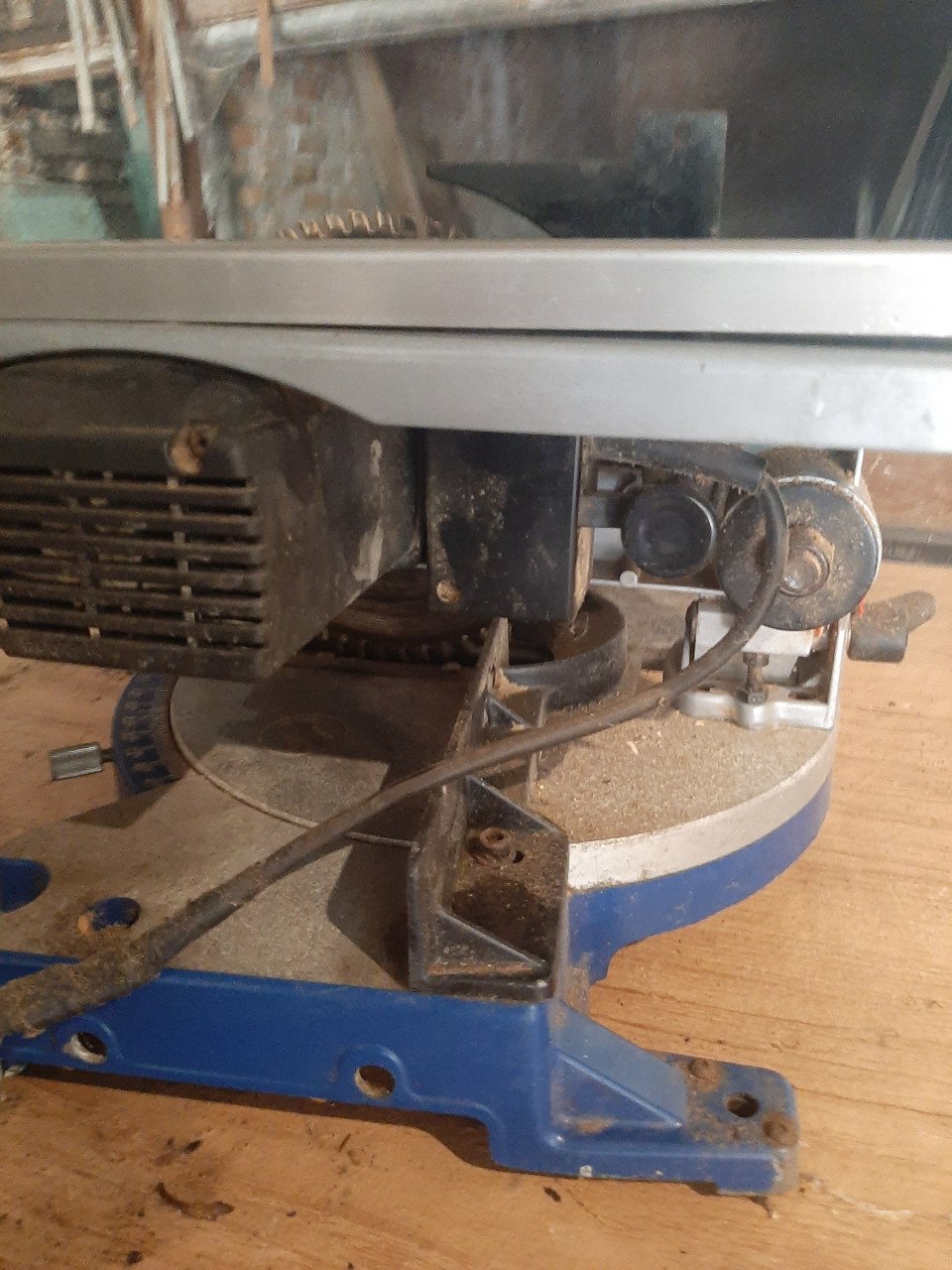 Kleine tafelzaagmachine modelbouw
