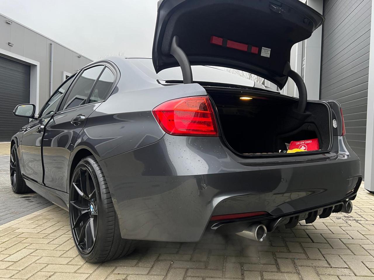 BMW 3-serie 320i M-SPORT Origineel NL