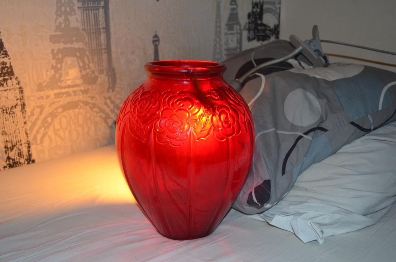 Fraaie grote rode glazen vaas Frans, Art Deco (?)