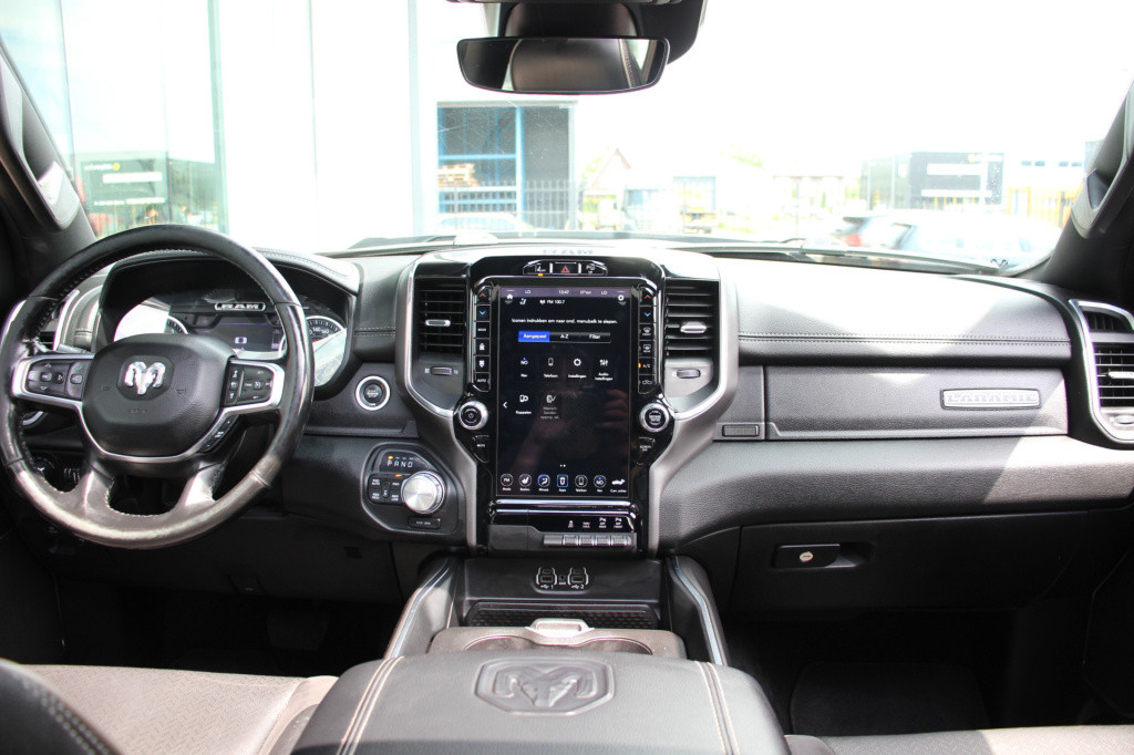 Dodge Ram 1500 5.7 v8 4x4 crew cab laramie verhoogd | harman kardon | leder