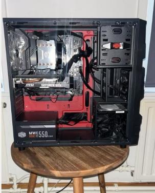 Zeer strakke GamePC + Mechanisch HyperX toetsenbord!