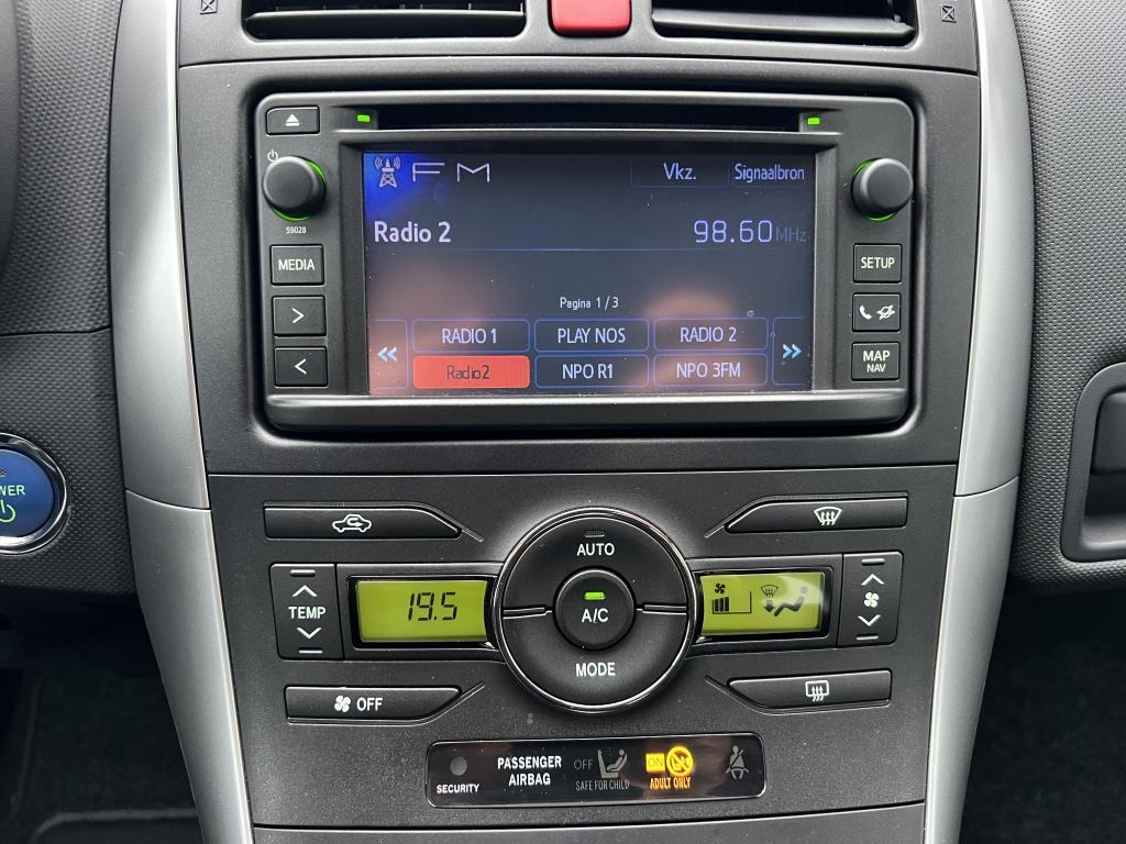 Toyota Auris 1.8 full hyb.exe.bns | trekhaak | parkeercamera