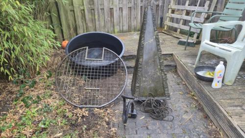 Fontein/pyramide van steen/beton