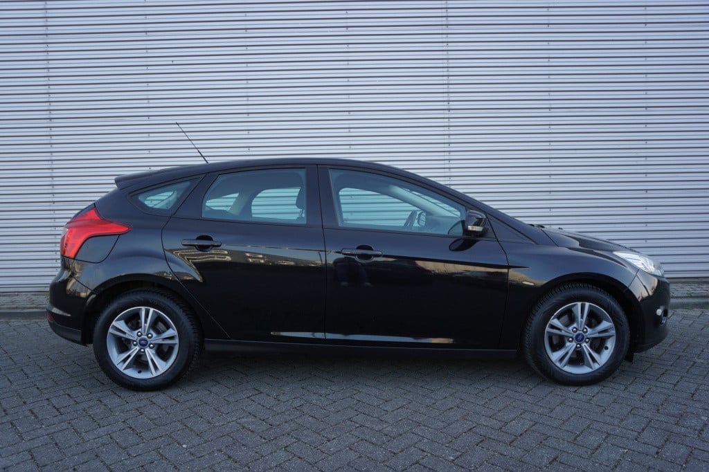 Ford Focus 1.0 ecoboost edition airco / cruise / elektr. ramen / lm velgen 
