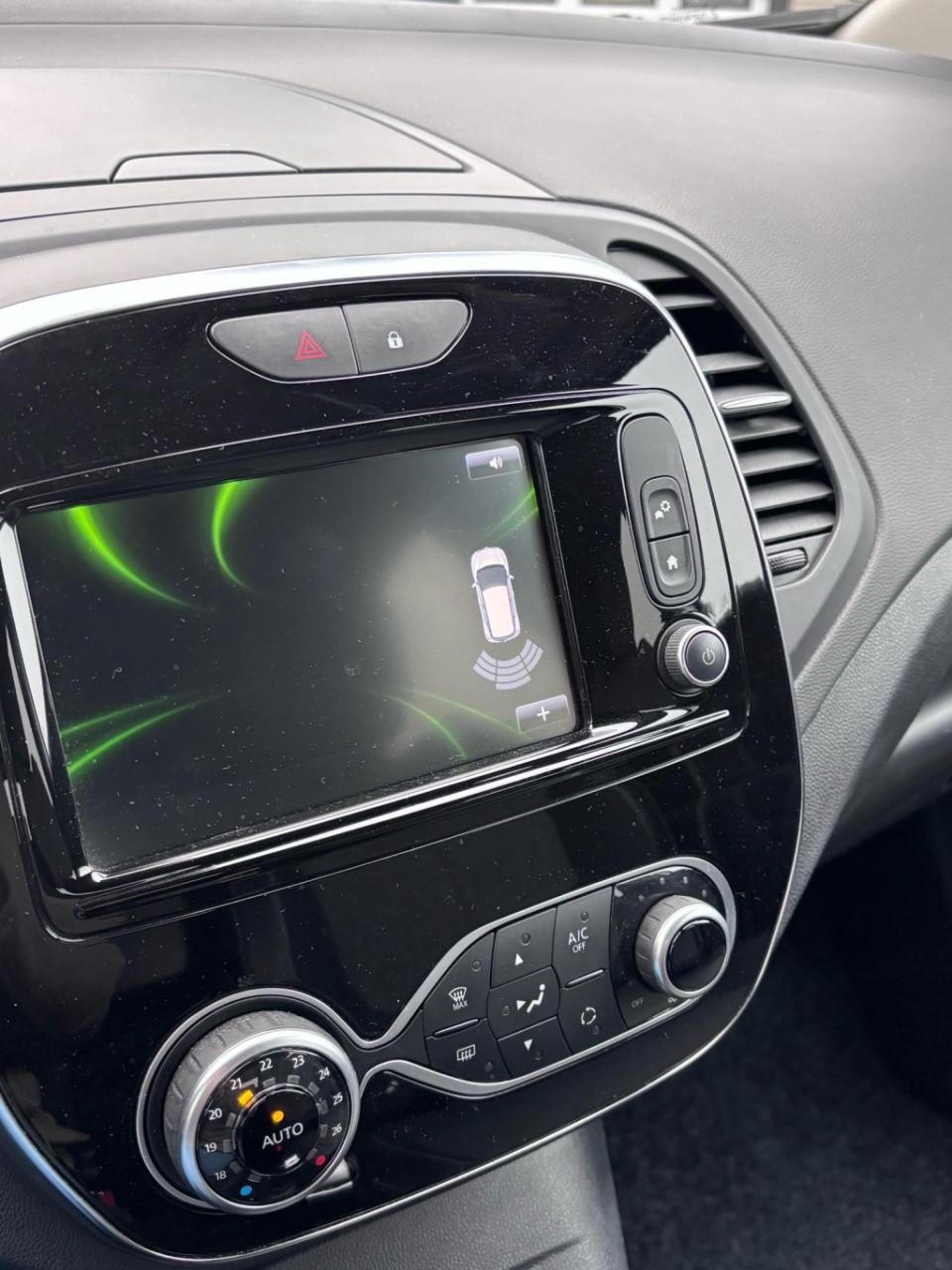 Renault Captur 1.3 tce intens | trekhaak afneembaar | navigatie | parkeerse