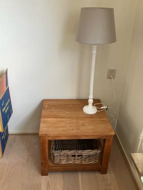 Wit houten staande schemerlamp tafellamp met grijze kap