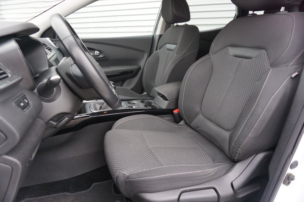 Renault Kadjar 1.2 tce zen airco / navi / cruise / trekhaak / parkeers. / l