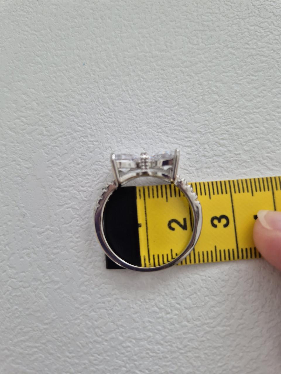 Zilverkleurige ring met strik