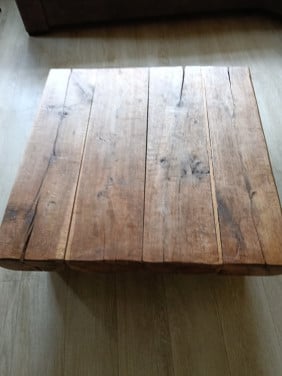 Eikenhouten tafeltje