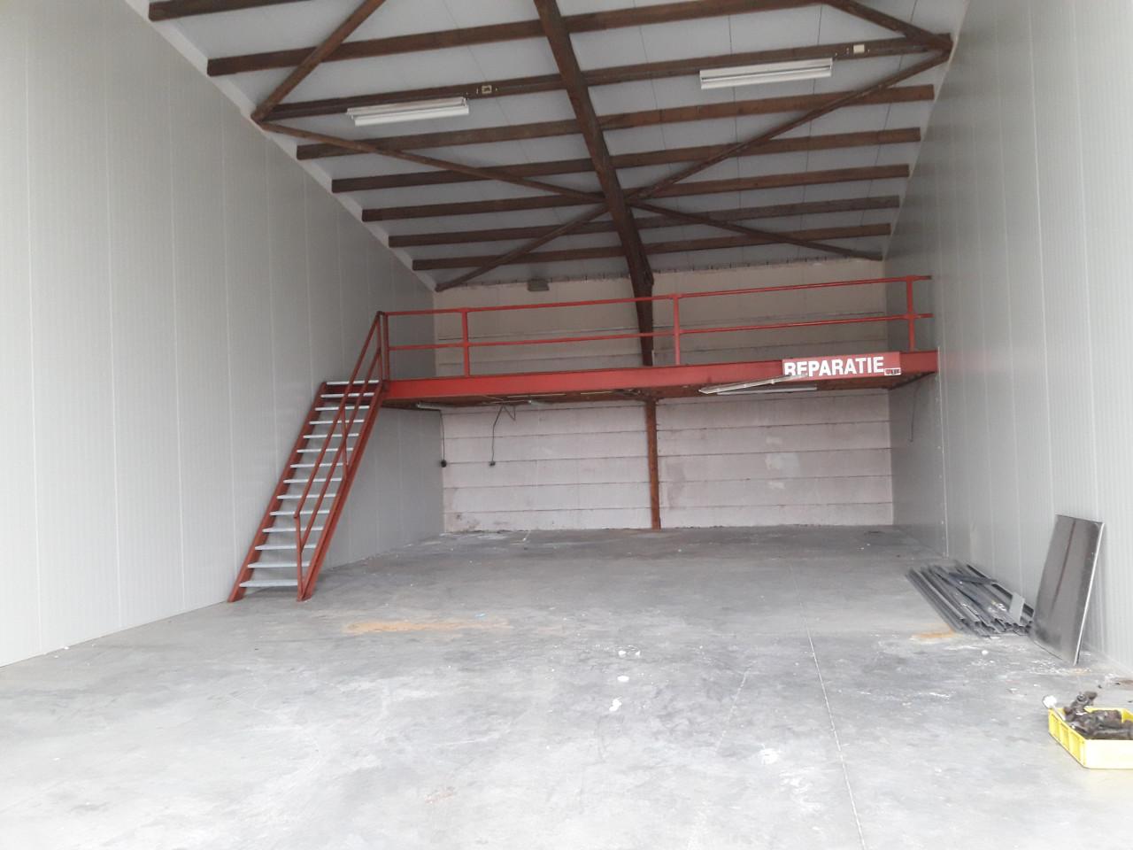 Te huur  nette bedrijfsruimte 250m2  met buiten terrein