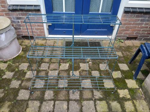 [GRATIS] METALEN 3-TRAPS PLANTENREKJE [GRATIS]