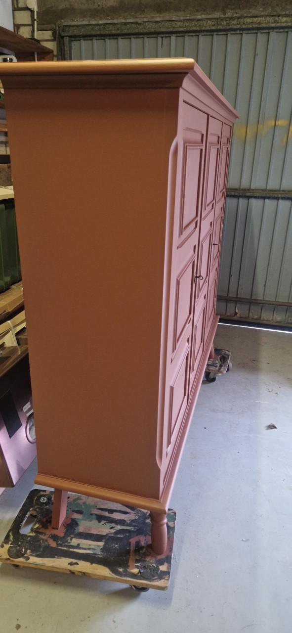 Gave eiken kast in koper bruine kleur