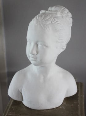 Wit vrouwen beeld beton