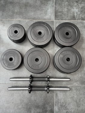 Twee dumbells met schijven