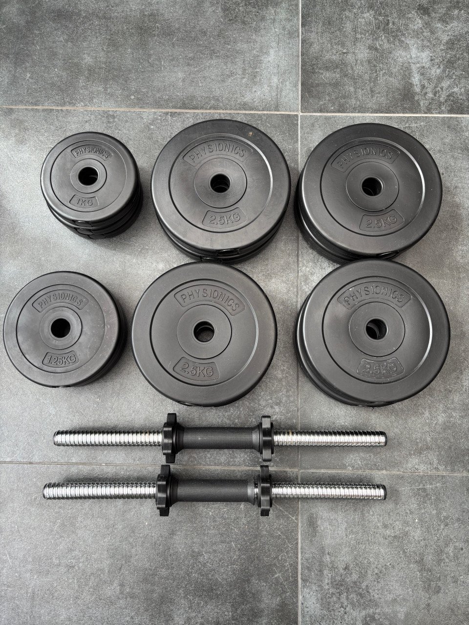 Twee dumbells met schijven