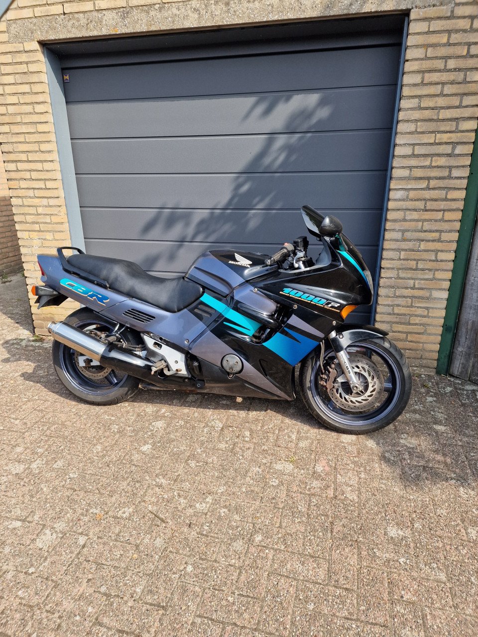 Honda cbr 1000 f