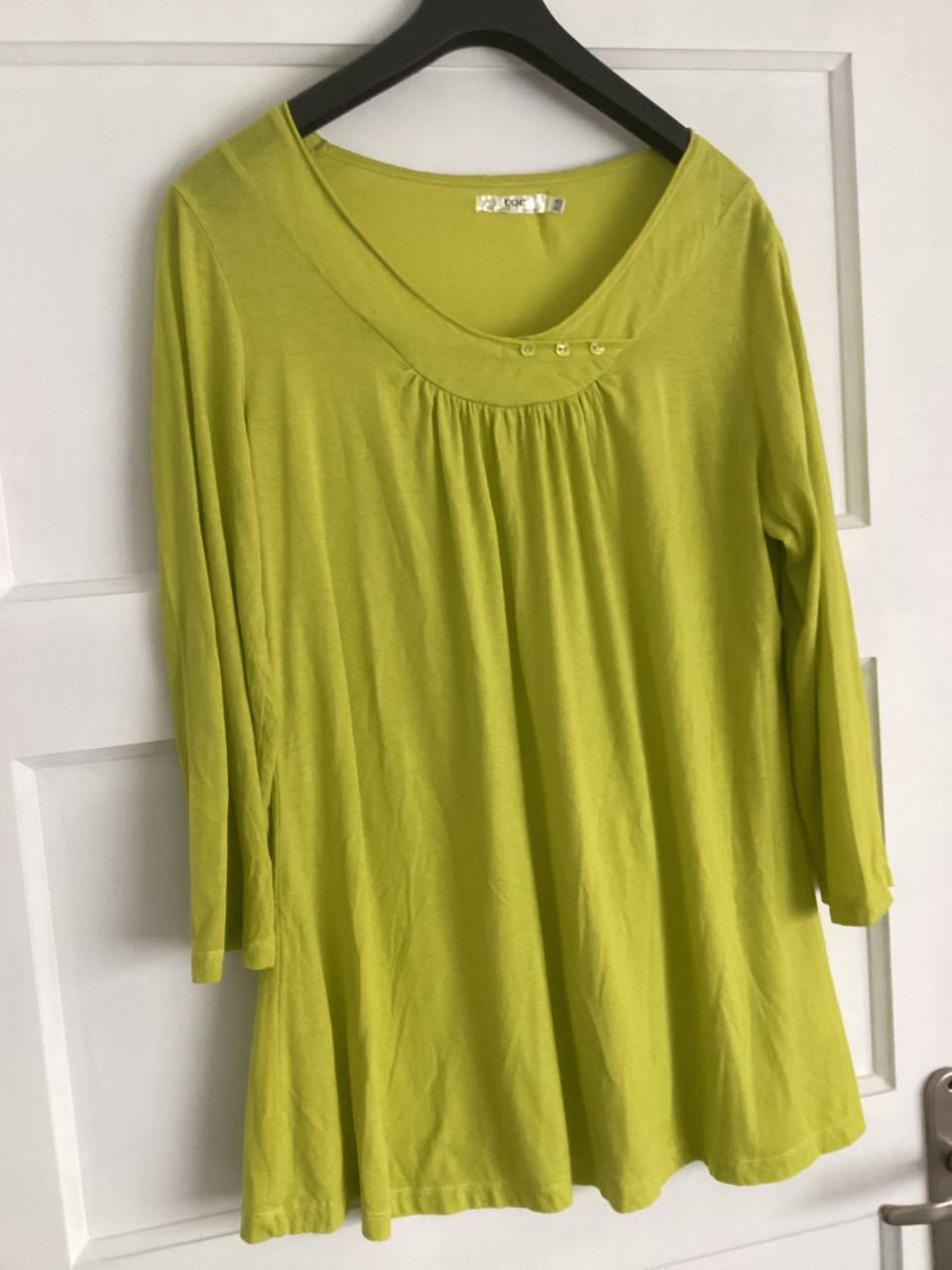 Nieuw vestje en shirt gedragen maar nog heel netjes maat 42