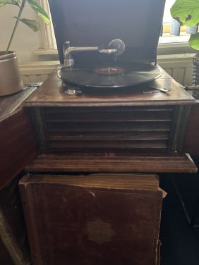Te koop antieke grammofoon
