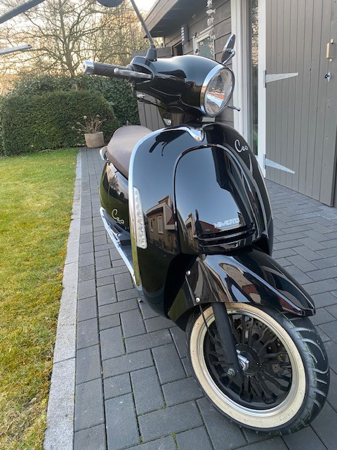 Motor scooter