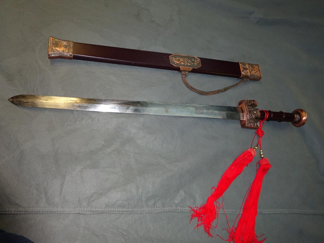 Chinese kunst, medailles en zwaard