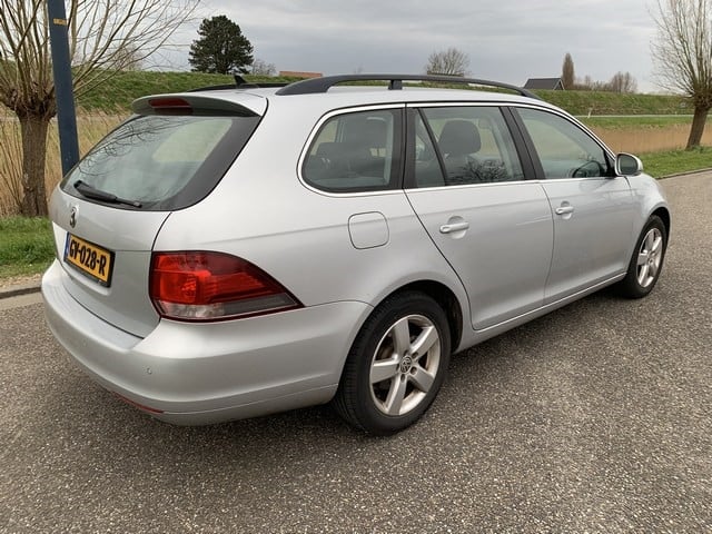 Volkswagen Golf 1.2 tsi - v e r k o c h t