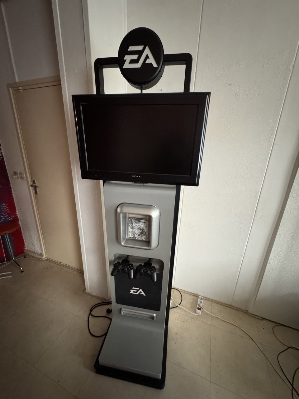 PlayStation 3 promo-stand – SSX snowboard game (EA Games)