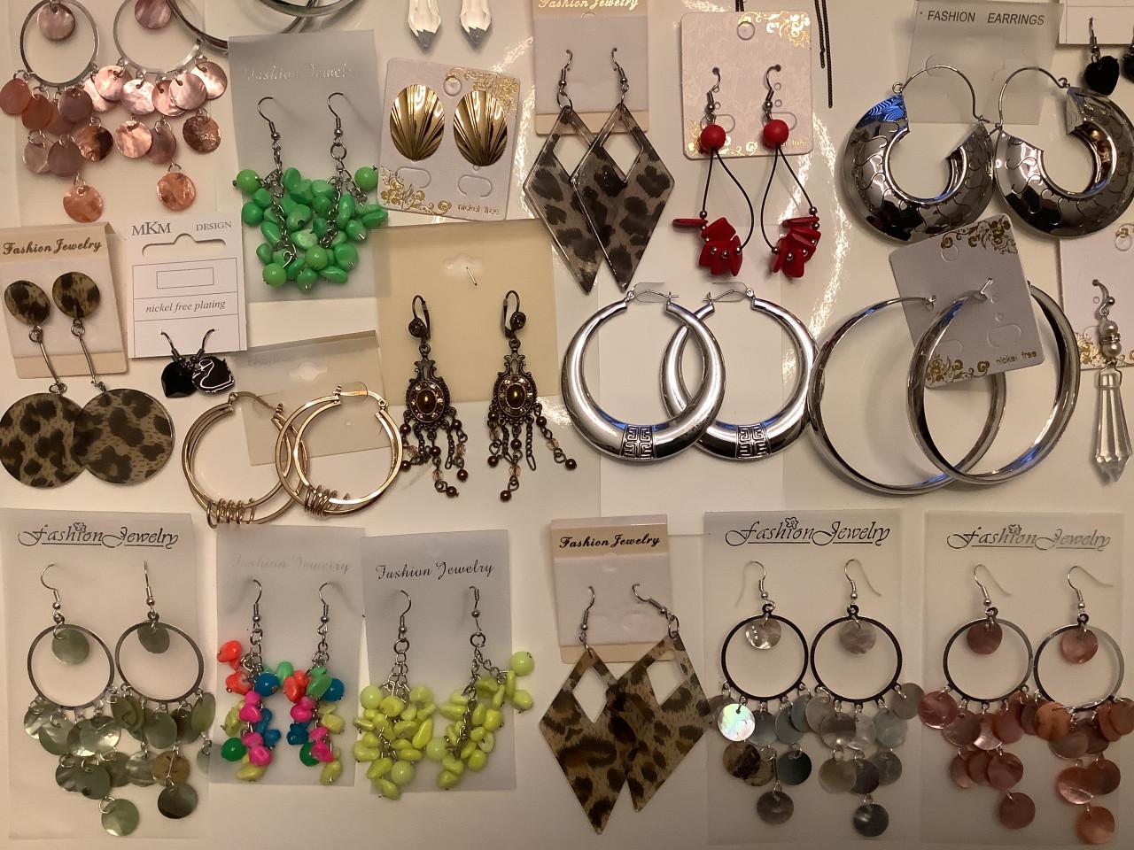 Partij prachtige oorbellen. (Partij 40)