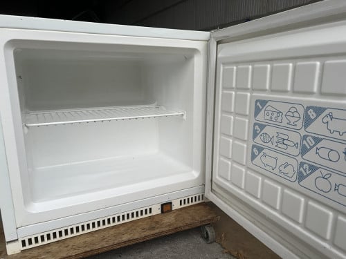 Vriezer 55x60x55 cm. HBD. 50 liter schoon en netjes