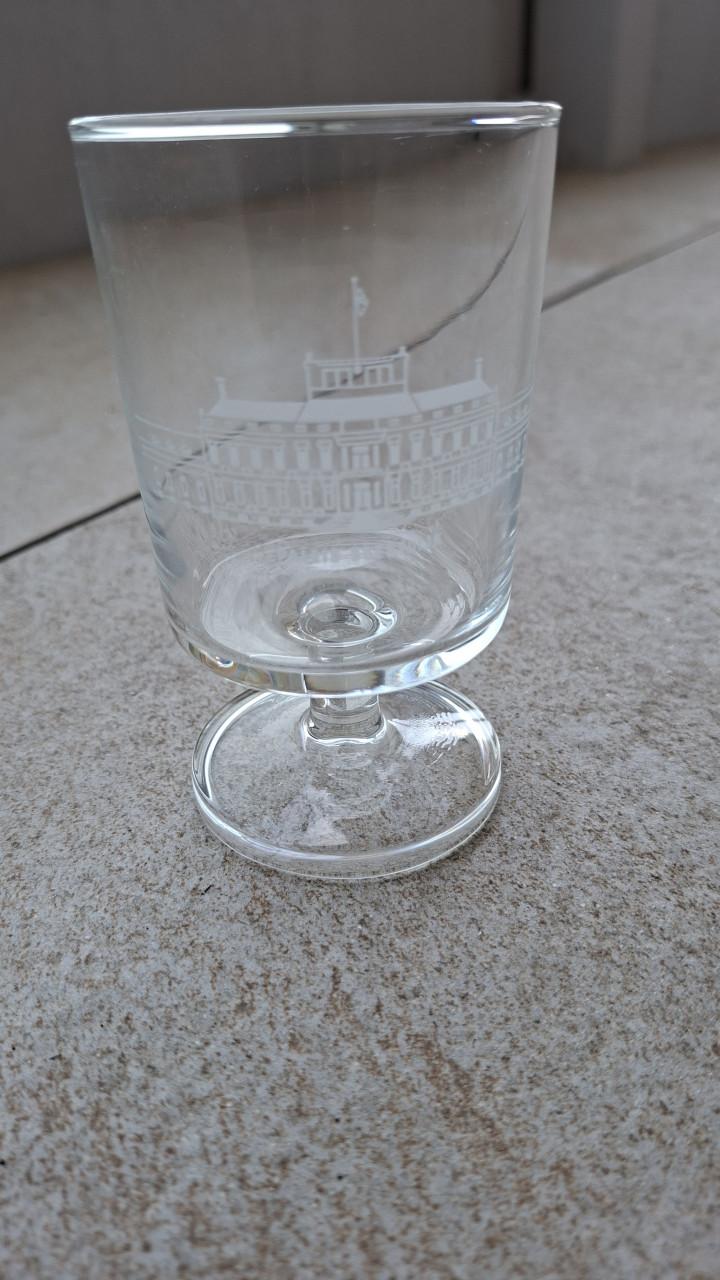 Wijnglazen met Koningshuis afbeeldingen