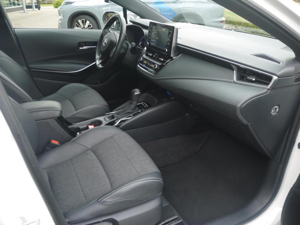 Toyota Corolla 1.8 hybrid dynamic|rijklaar