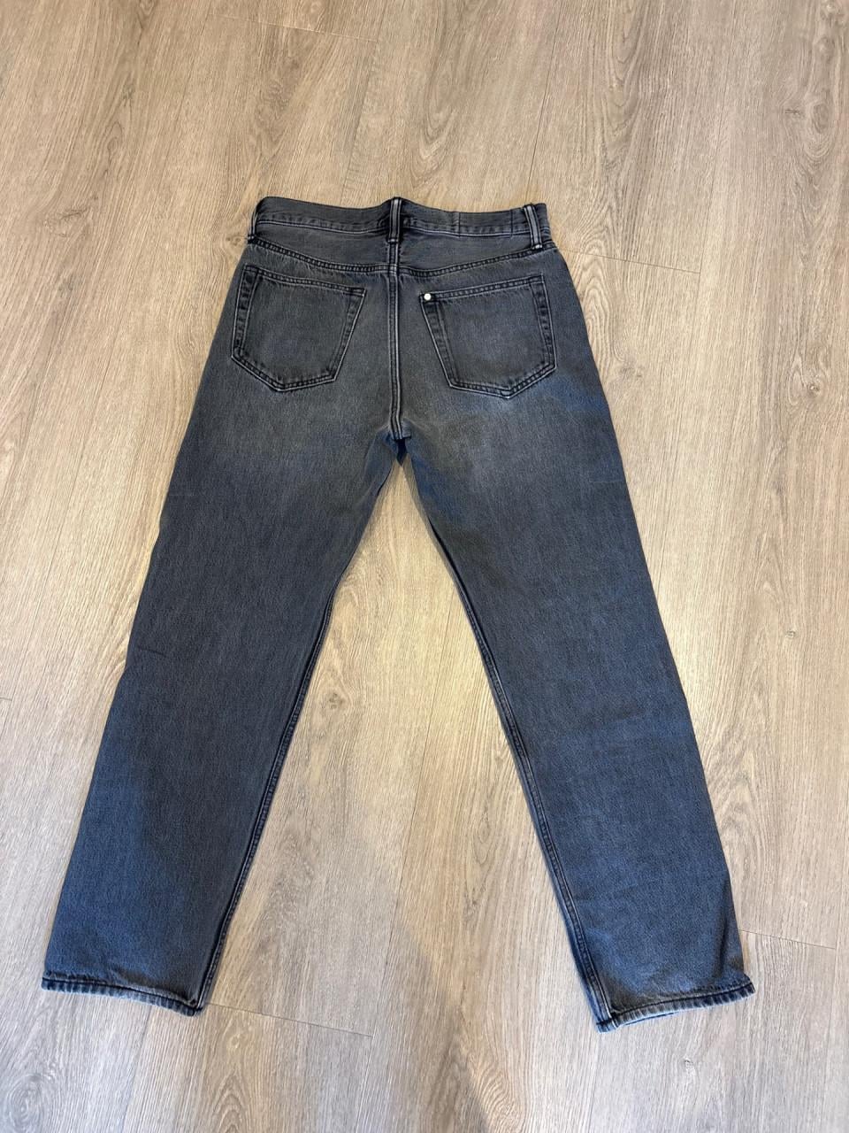 Spijkerbroek maat 30-32.