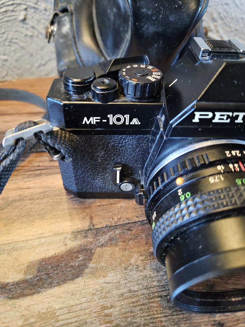 Mooie vintage Petri MF-101A Analoge Spiegelreflexcamera met Tas