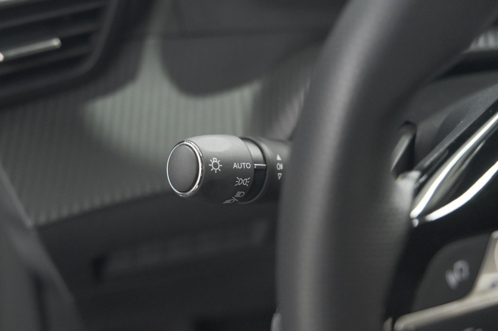Peugeot 2008 puretech 130 eat8 gt | camera | apple carplay | parkeersensore