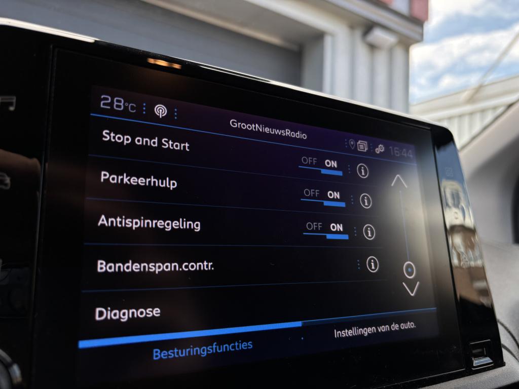 Peugeot Partner 1.5 bluehdi 100 s&s l1 / trekhaak / navigatie / parkeersens