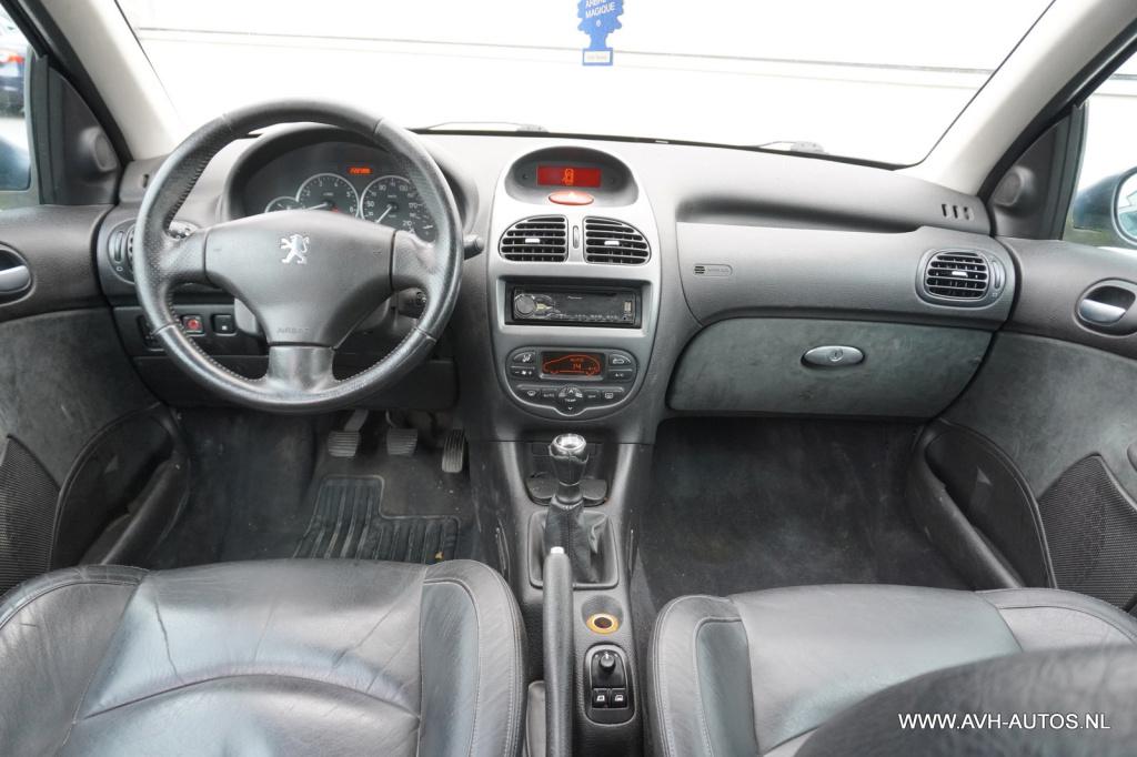 Peugeot 206 1.4-16v gentry premium