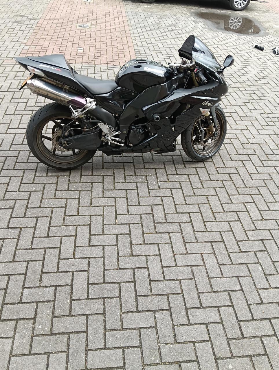Te koop aangeboden, goed onderhouden Kawasaki zx10r 174pk