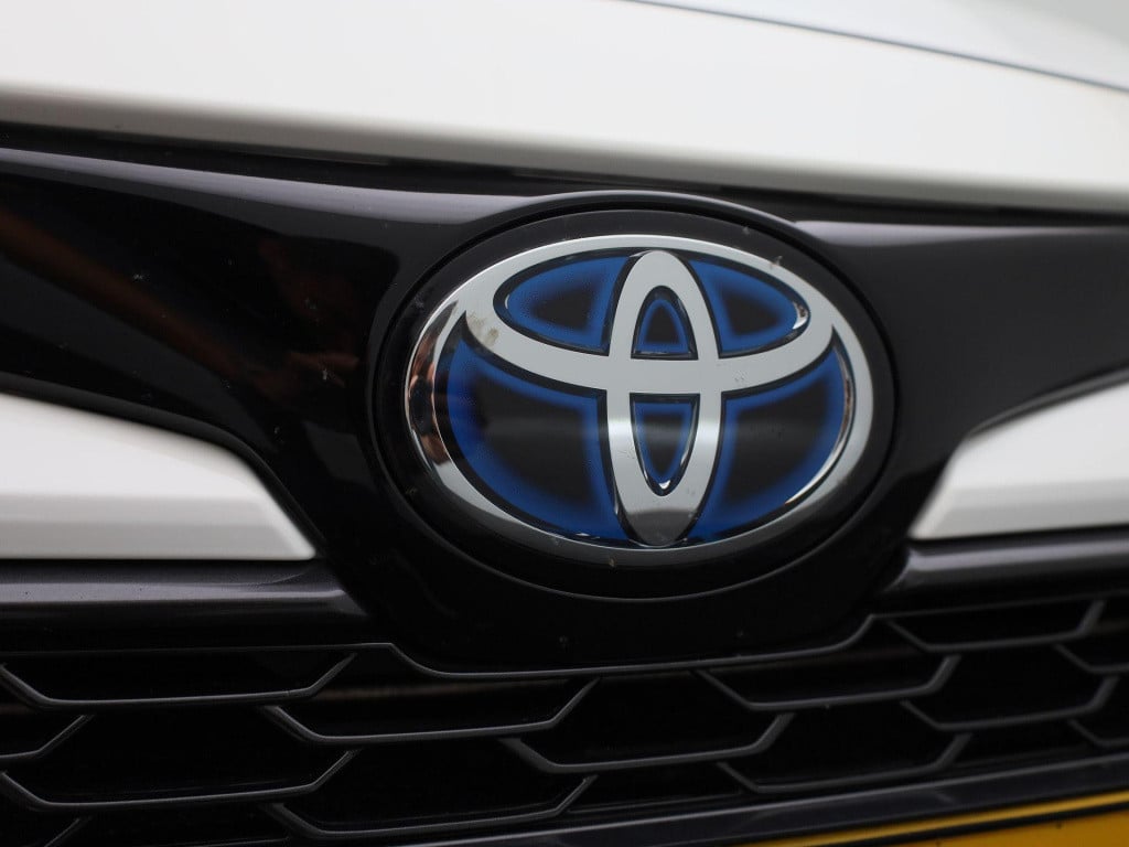 Toyota Corolla 2.0 hybrid dynamic | automaat | lmv | cruise control | stoel