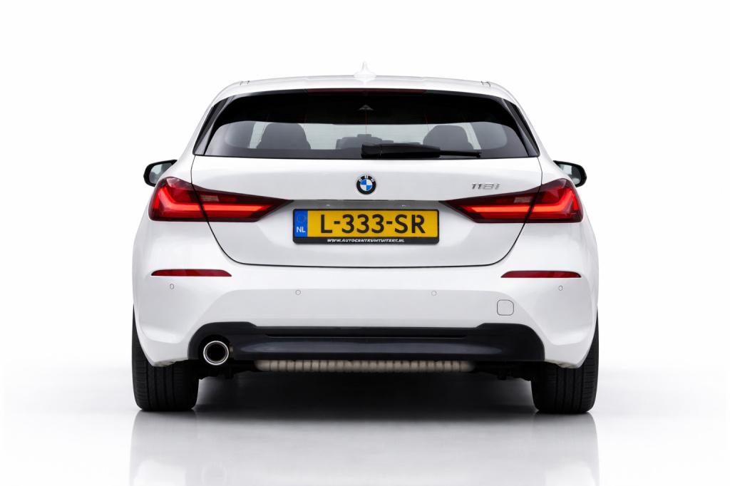BMW 1 Serie 118i sport line | stoelverwarming | apple carplay | android aut
