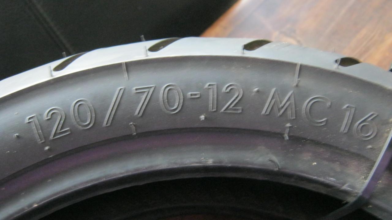 TE KOOP VESPA IGET WIELEN MET BANDEN NIEUW