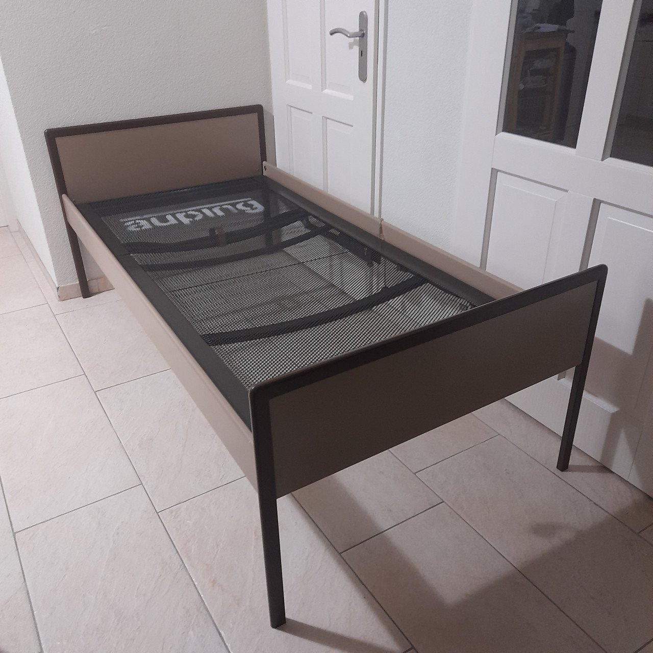 Auping bed 90 x 190 met verstelbare spiraal bodem ( in goede staat )