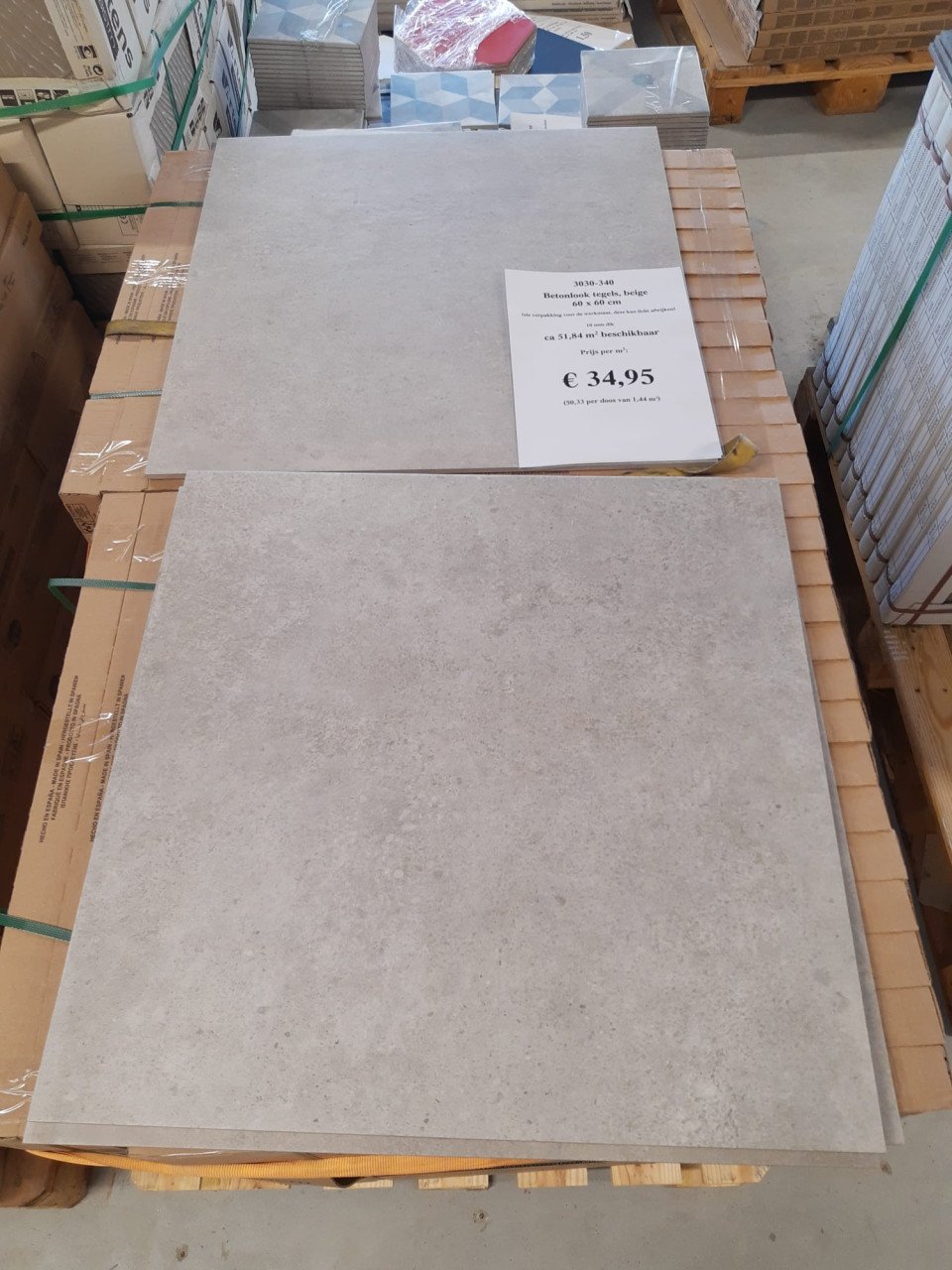 3030-340 ca 51 m² taupe betonlook tegels, 60x60 cm, per m²
