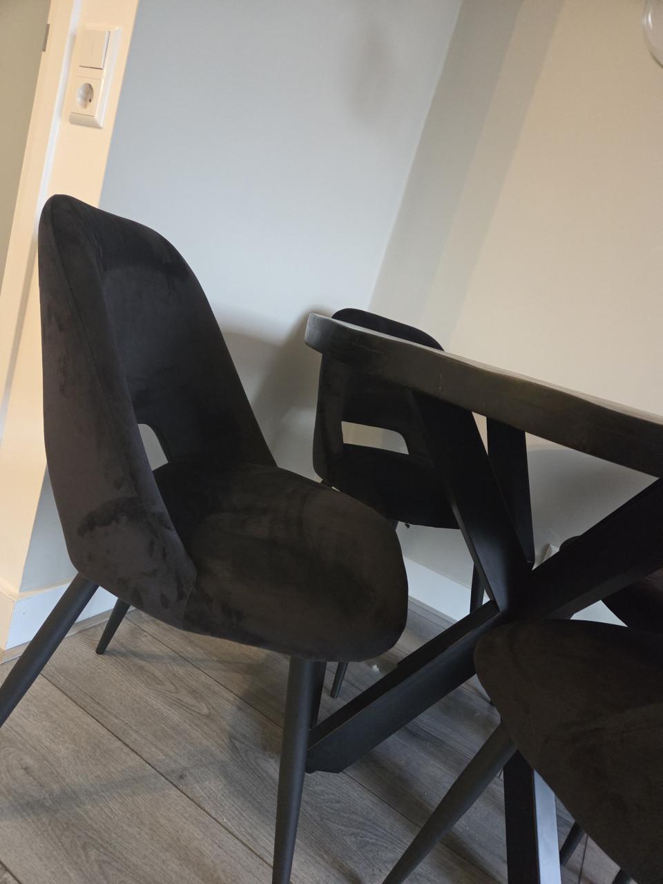 Eettafel + 4 stoelen